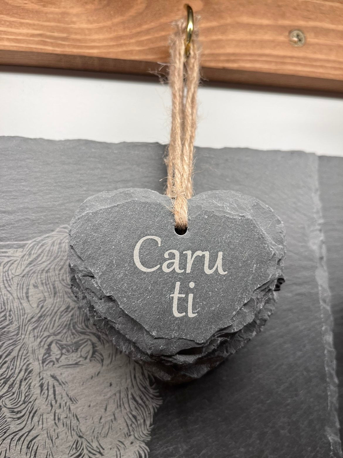‘Caru ti’ hanging heart